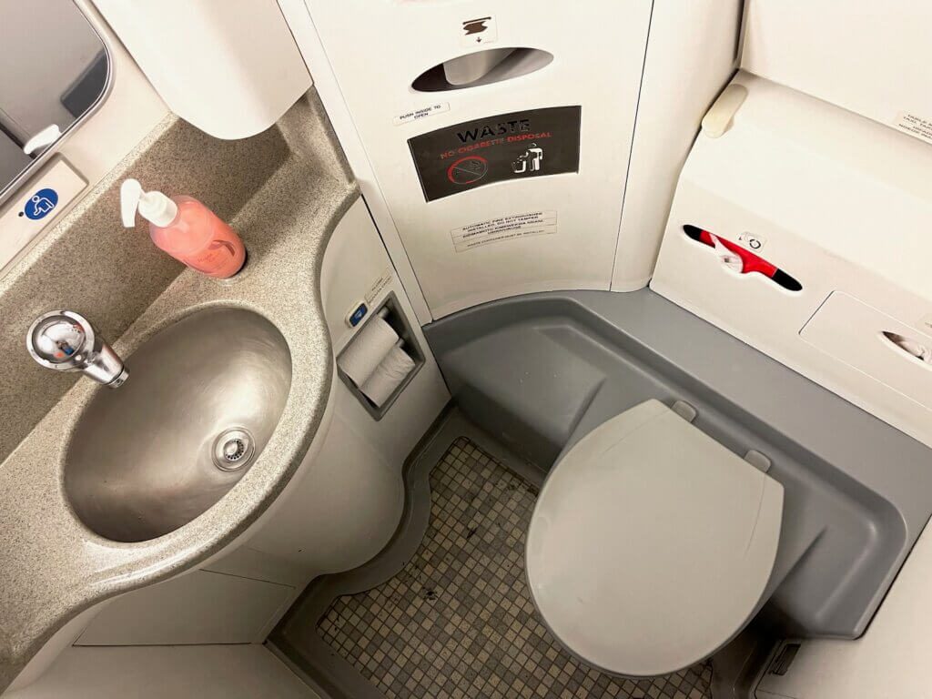 Airplane bathroom, airplane lavatory, airplane lav, plane bathroom, how to use the airplane lavatory, E190, embraer, flight attendant tips, travel tips, flight tips,