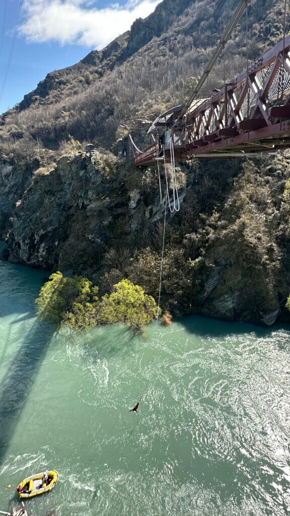 bungy jumping in New Zealand, bungee jumping in New Zealand, karawau bridge bungy, karawau bridge bungee, best things to do in Queenstown, Queenstown NZ, traveling in NZ, best things to do on the south Island